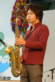 磯子まつりでの尾崎一宏さん