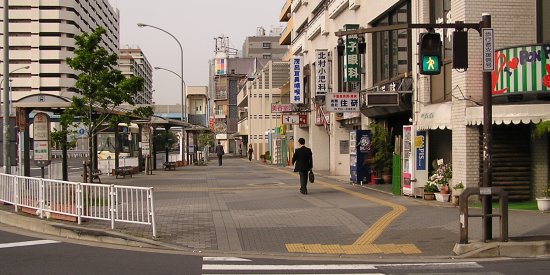 写真:磯子駅前の歩行者信号