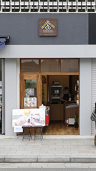 ���q ��{��H &CO