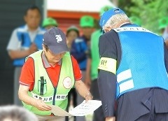 表彰を受ける三上さん キディ