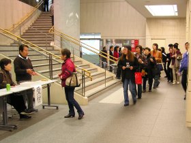 開場