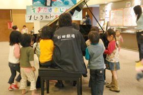 ロビー・パフォーマンスの模様4