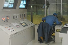 クレーン操作中