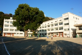 根岸小
