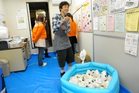 屋内の魚つり