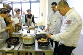 ���{�V�F�t������