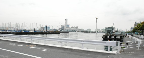 海の見える公園の下からの眺め