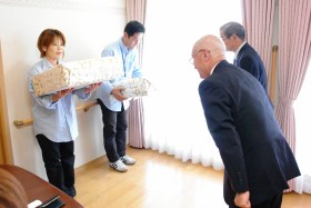記念品の贈呈