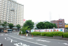 洋光台駅前の横断幕