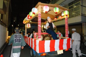 中原の万灯神輿