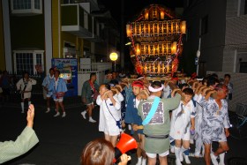 中原の万灯神輿