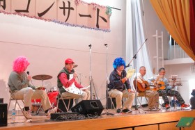 校長先生ステージに立つ