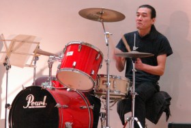 ドラムス:高野哲秀さん