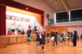 森中吹奏楽部の演奏