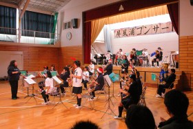 森中吹奏楽部の演奏