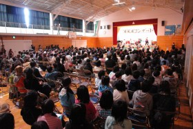 森中吹奏楽部の演奏