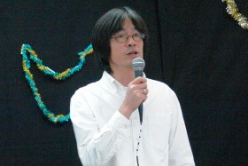 R