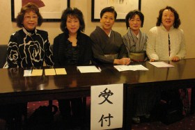 受付の女性