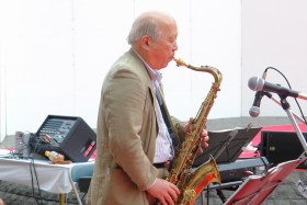 泰地虔郎さん(サックス)