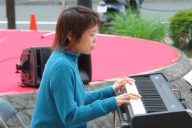 蛯名知子さん(ピアノ)