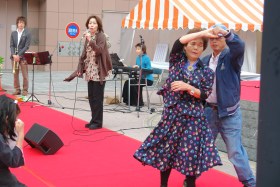 蛯名知子さん(ピアノ)