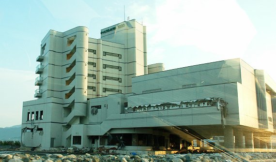 バルブのスタッフ全員で東北へ炊き出し