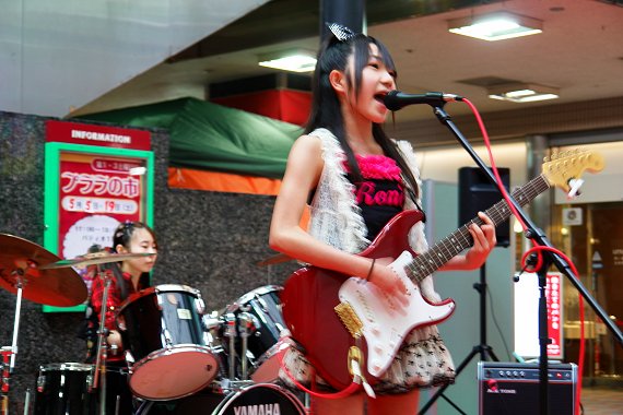 小学生のギタリスト@プララ杉田創業祭2012