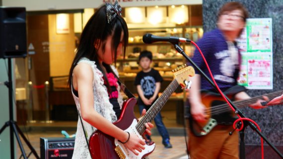 小学生のギタリスト@プララ杉田創業祭2012