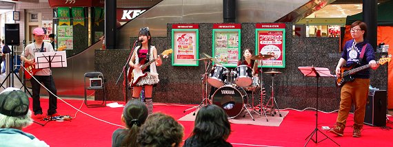 小学生のギタリスト@プララ杉田創業祭2012
