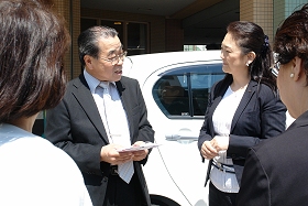 生保の団体から、いぶきにクルマ贈呈