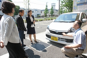生保の団体から、いぶきにクルマ贈呈