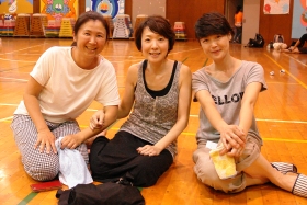 森東小、親子で学校に泊まろう