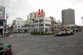 南林間の横浜銀行で等身大肖像画アート展