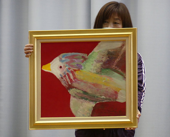 岡村小55周年、塚田麻美さんの絵画プレゼント