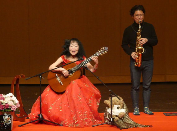 篠崎洋子 ひとりオペラ「平和の翼」杉田劇場ホール